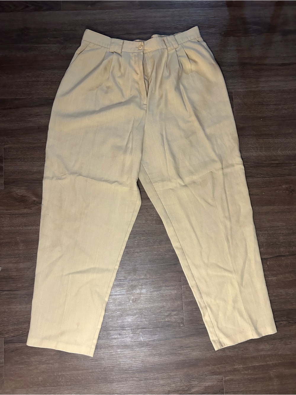 Sag Harbor Men's Pale Yellow Pleated Tapered Pants